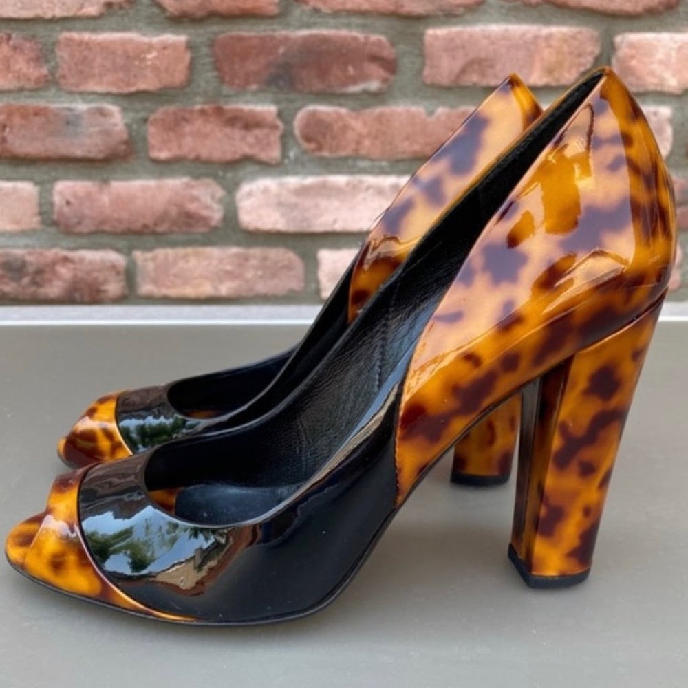 GUCCI Tortoise Shell Peep Toe Pumps - Size 7 1/2